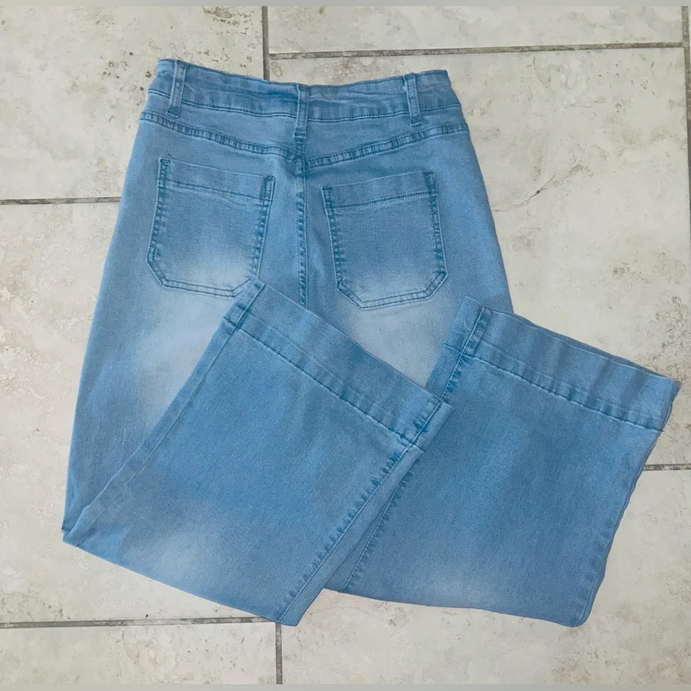 Wide Leg High Waist Loose Fit with Patch Pocket Flared Light Blue Jeans
